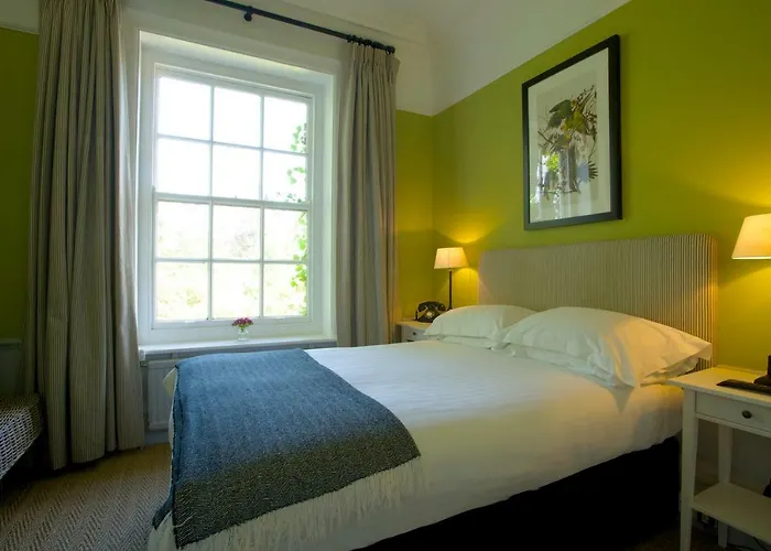 The Manor At Sway - Hotel, Restaurant And Gardens